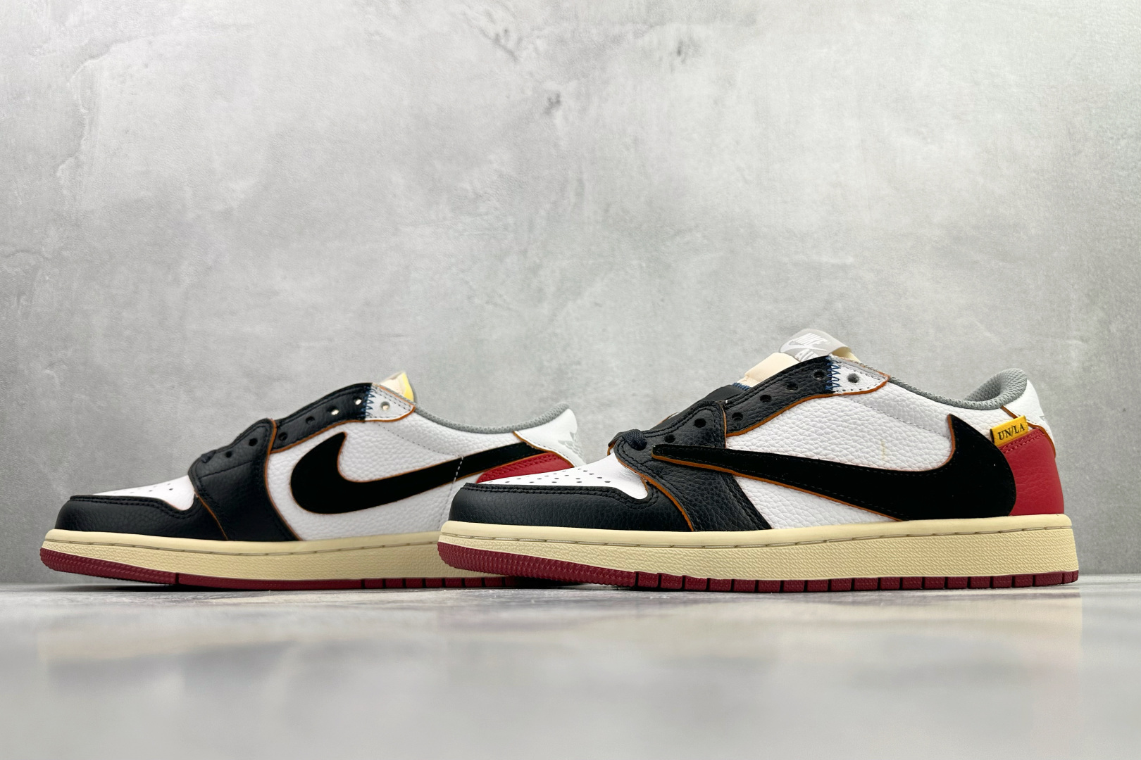 河源 【定制球鞋】Travis Scott x Jordan Air Jordan 1 黑白红货号：BV