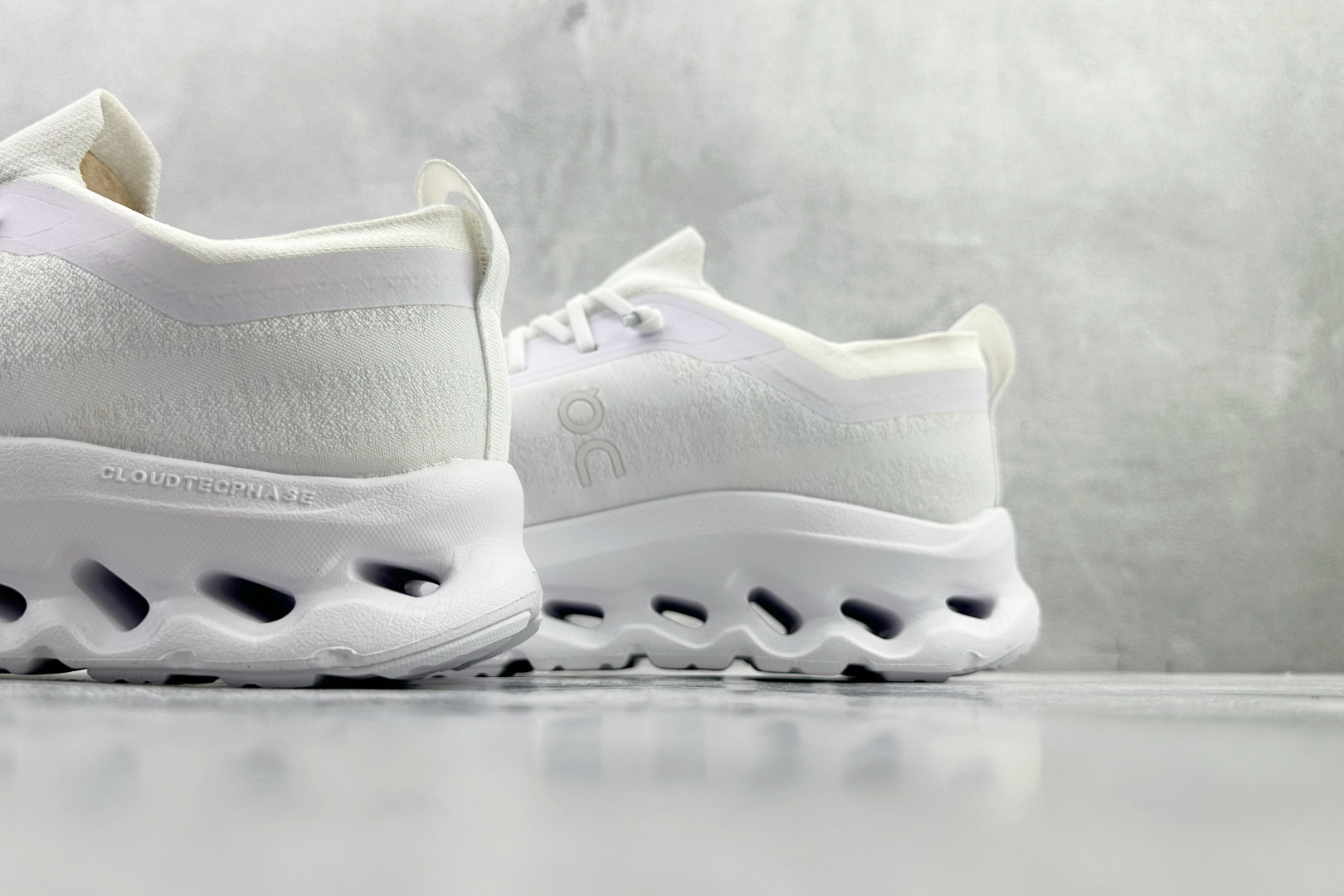 180 On Cloudtilt Moon 白色 3MF3067-Chinese UA Cheap High Quatity Brand Clothes Bags handbags Sneakers wholesale wholesaler seller from China Factory suppliers Fashion Clothing Shoes best Quality Beautiful Price 180 On Cloudtilt Moon 白色 3MF3067