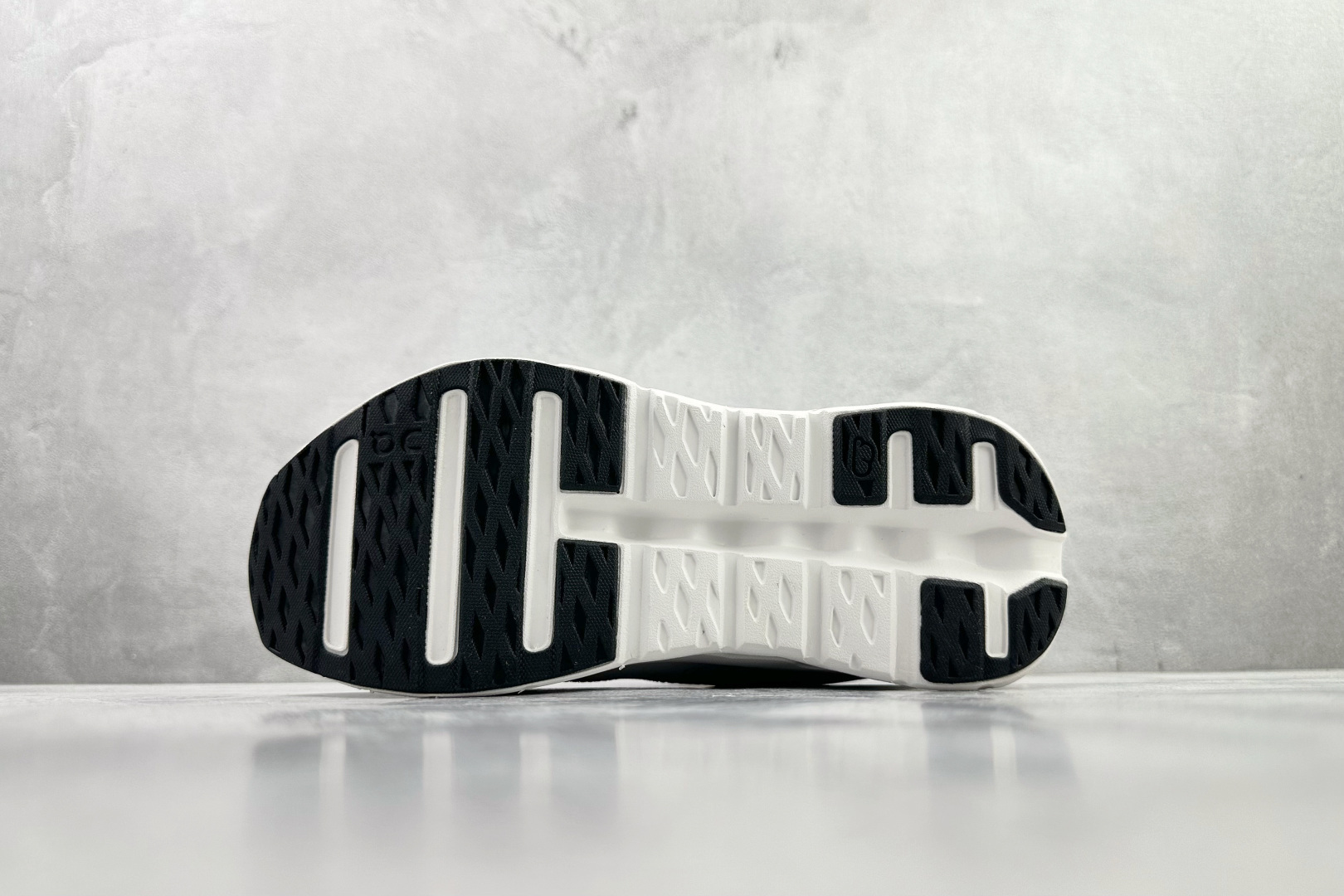 LOEWE x On昂跑 Cloudtilt 2 粉白 3WE1087 LOEWE x On昂跑 Cloudtilt 2 粉白 3WE1087