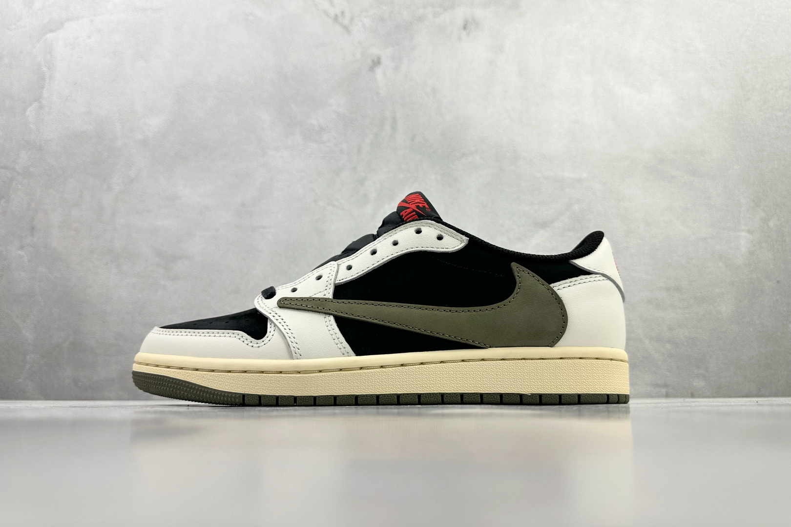 260 Travis Scott x Jordan Air Jordan 1 倒钩 5.0 Low ”Medium Olive” 黑绿橄榄 DZ4137-106