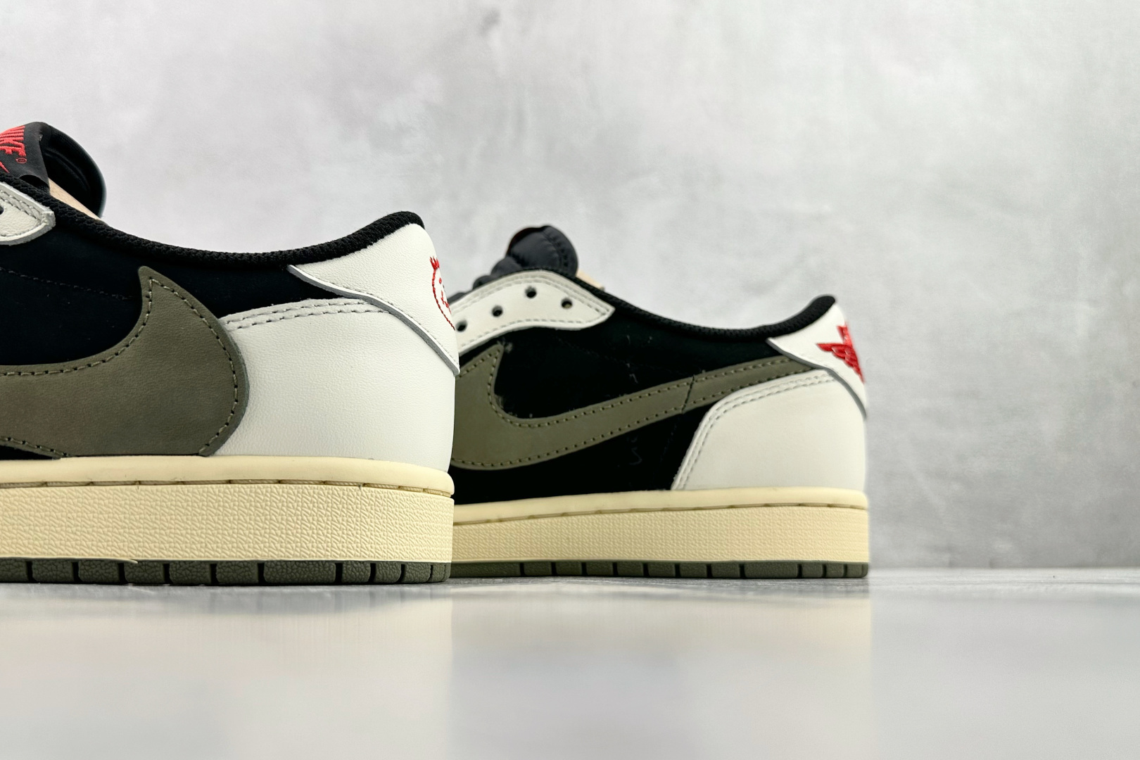 260 Travis Scott x Jordan Air Jordan 1 倒钩 5.0 Low ”Medium Olive” 黑绿橄榄 DZ4137-106