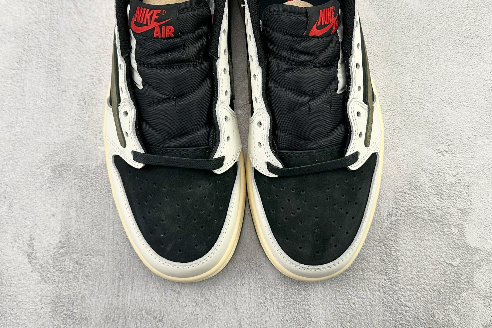 260 Travis Scott x Jordan Air Jordan 1 倒钩 5.0 Low ”Medium Olive” 黑绿橄榄 DZ4137-106