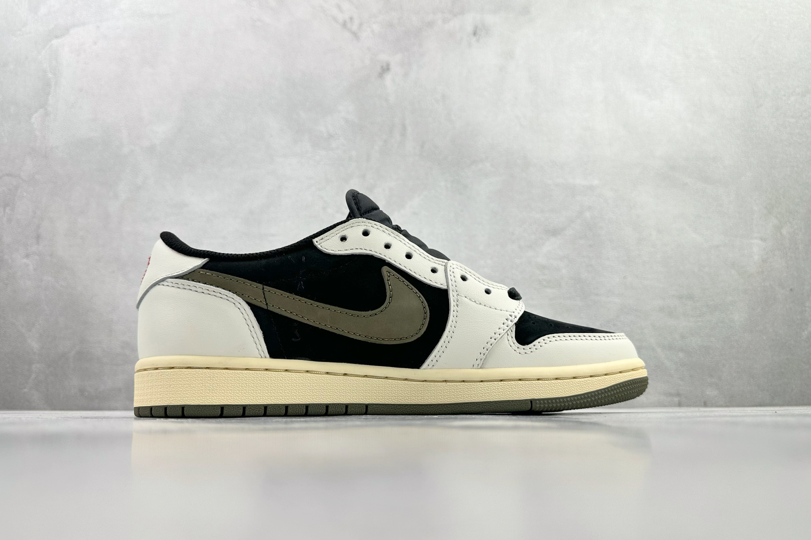 260 Travis Scott x Jordan Air Jordan 1 倒钩 5.0 Low ”Medium Olive” 黑绿橄榄 DZ4137-106