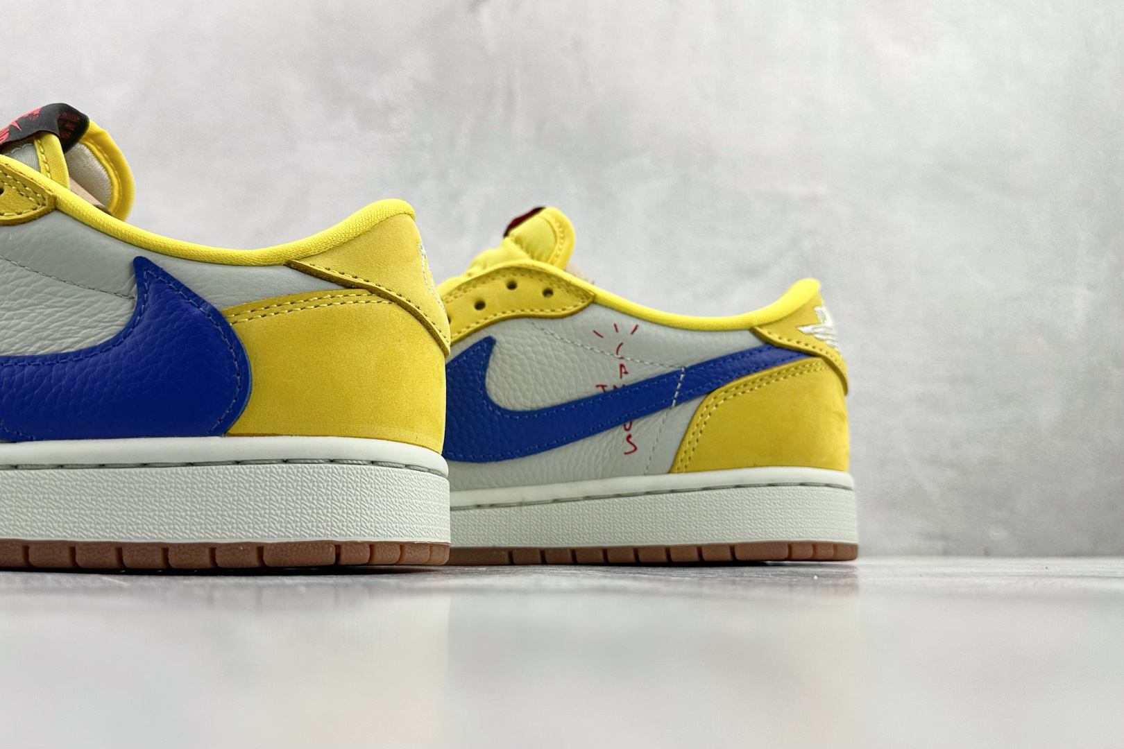 260 Travis Scott x Jordan Air Jordan 1 倒钩 7.0 皮革 Low Canary Yellow 联名款 金丝雀黄 蓝色 DZ4137-700-Chinese UA Cheap High Quatity Brand Clothes Bags handbags Sneakers wholesale wholesaler seller from China Factory suppliers Fashion Clothing Shoes best Quality Beautiful Price 260 Travis Scott x Jordan Air Jordan 1 倒钩 7.0 皮革 Low Canary Yellow 联名款 金丝雀黄 蓝色 DZ4137-700