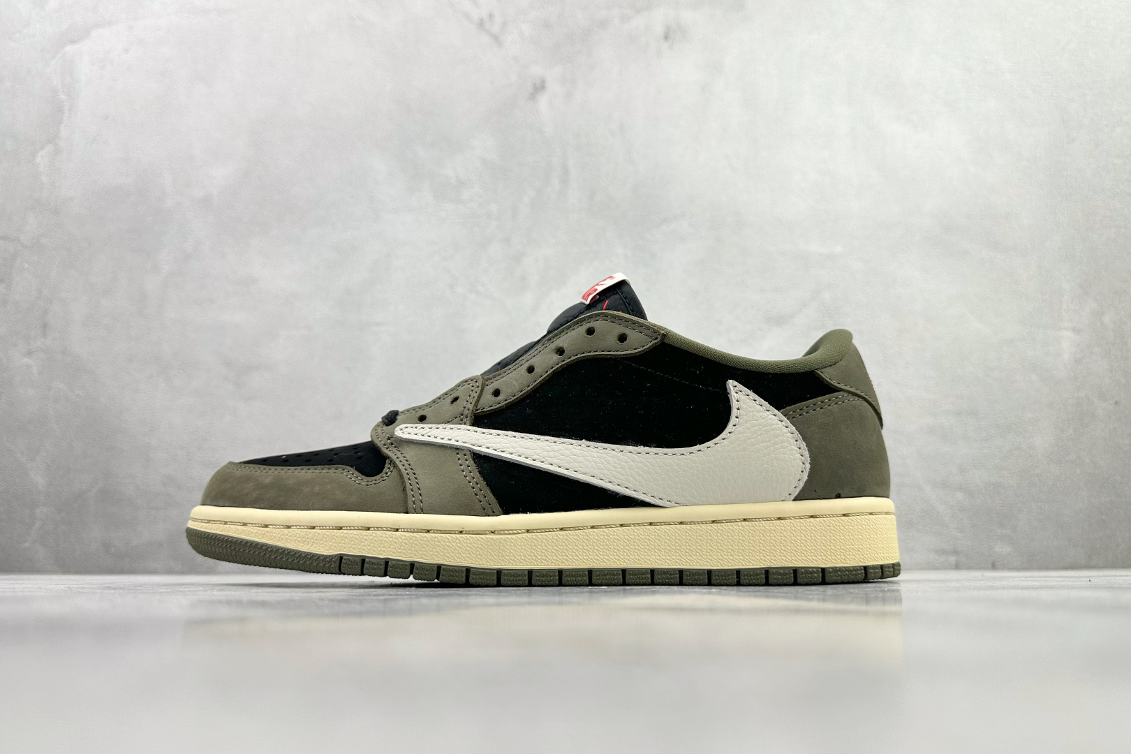 260 Travis Scott x Jordan Air Jordan 1 Low 倒钩7.0 绿黑白 DM7866-002