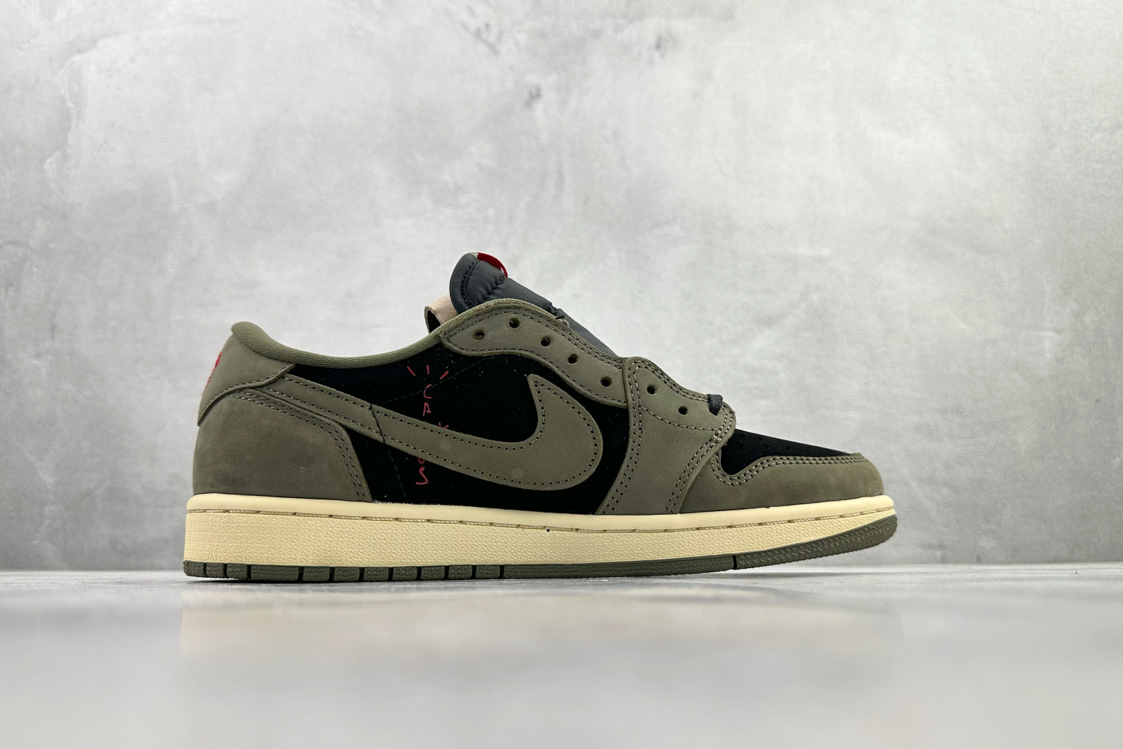 260 Travis Scott x Jordan Air Jordan 1 Low 倒钩7.0 绿黑白 DM7866-002