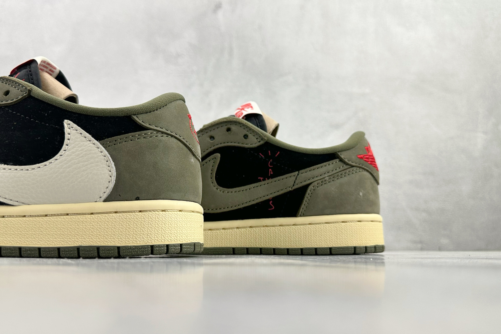 260 Travis Scott x Jordan Air Jordan 1 Low 倒钩7.0 绿黑白 DM7866-002
