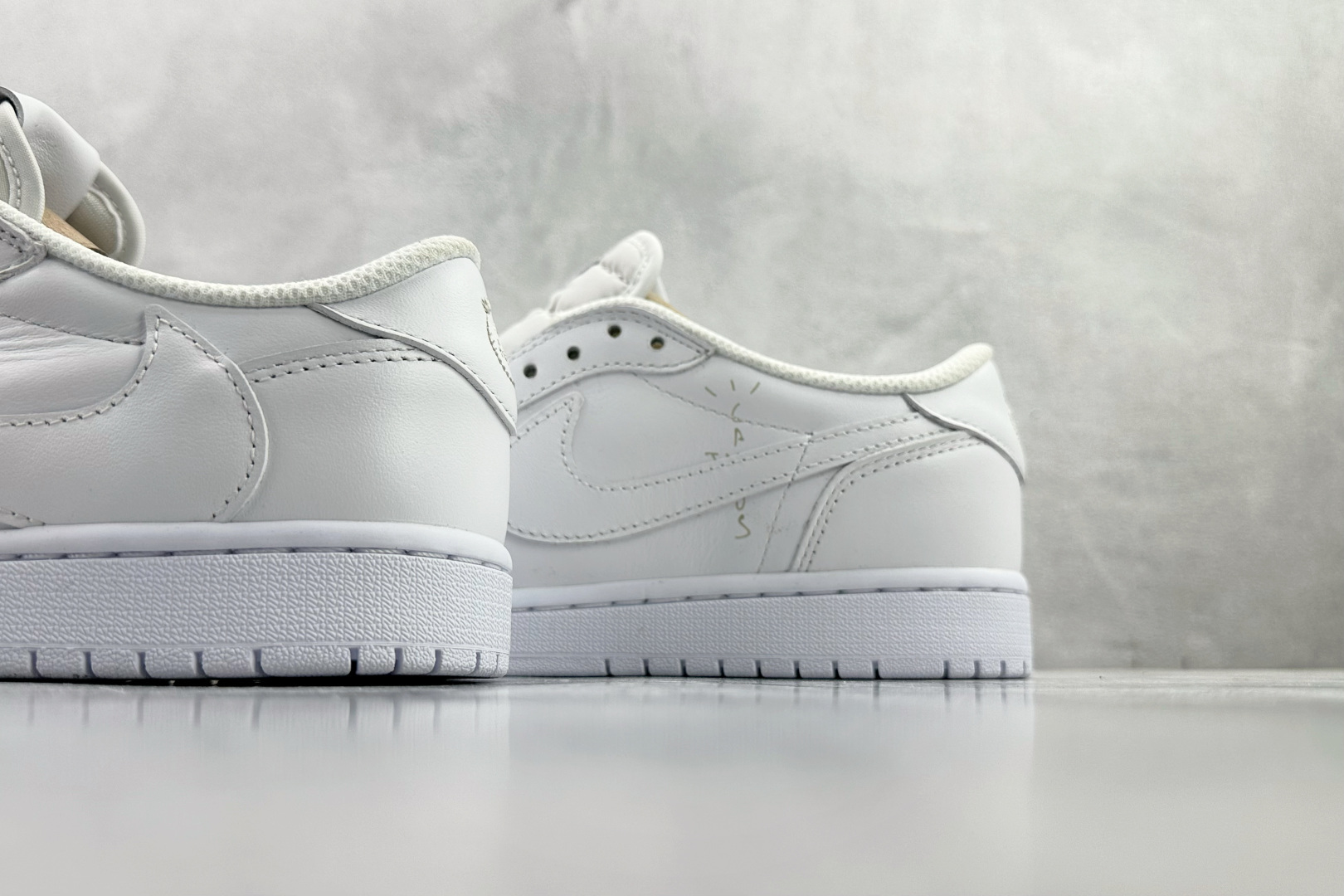 260 Travis Scott x Jordan Air Jordan 1 白色 TD1228-111