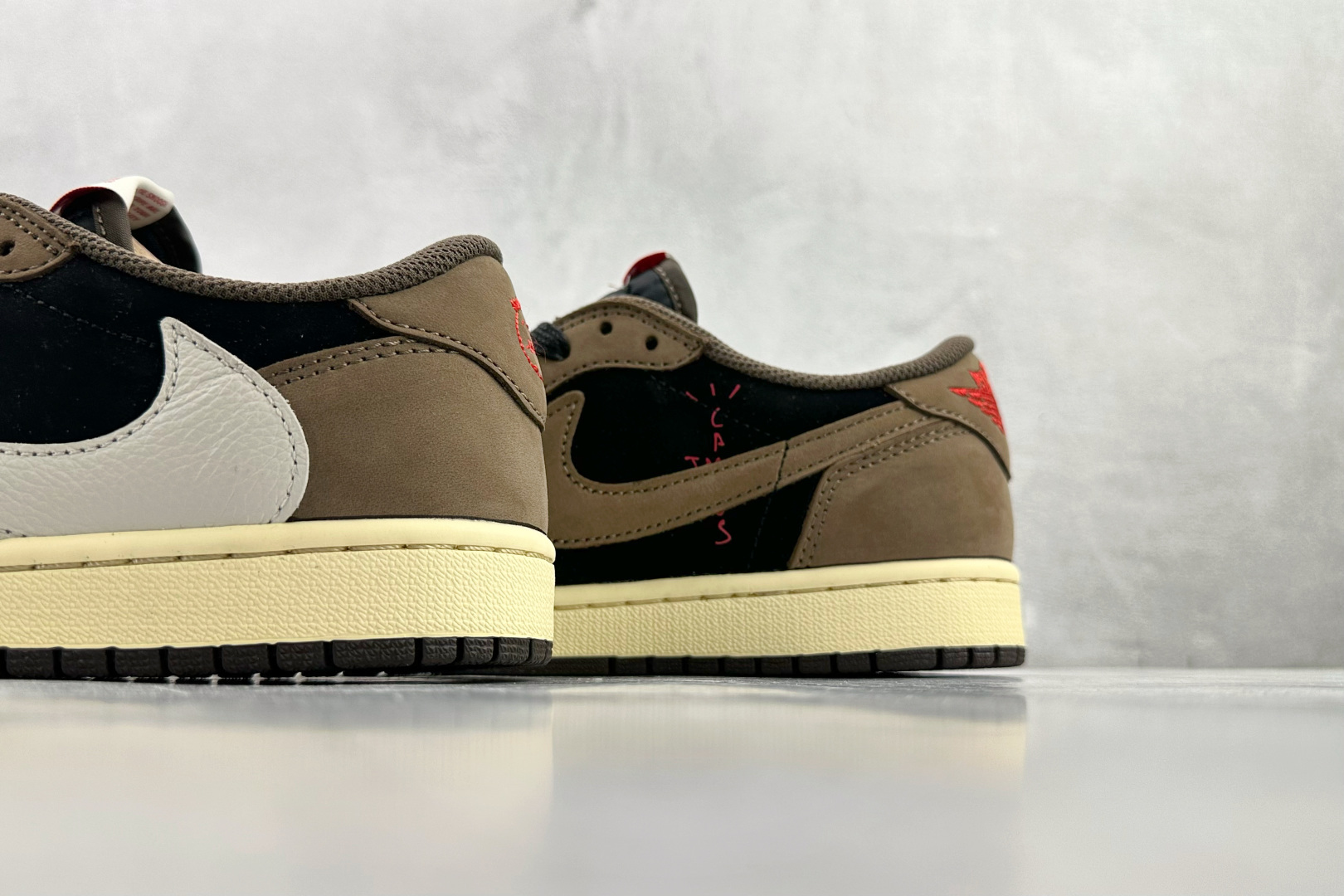 260 Travis Scott x Jordan Air Jordan 1 Low TS SP 倒钩1.0初代 联名款 深棕 CQ4277-001-Chinese UA Cheap High Quatity Brand Clothes Bags handbags Sneakers wholesale wholesaler seller from China Factory suppliers Fashion Clothing Shoes best Quality Beautiful Price 260 Travis Scott x Jordan Air Jordan 1 Low TS SP 倒钩1.0初代 联名款 深棕 CQ4277-001