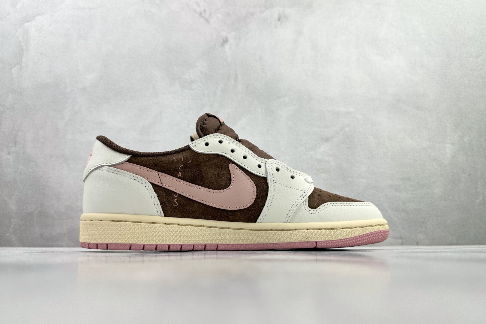 260 Travis Scott x Jordan Air Jordan 1 棕粉 DZ4137-206-Chinese UA Cheap High Quatity Brand Clothes Bags handbags Sneakers wholesale wholesaler seller from China Factory suppliers Fashion Clothing Shoes best Quality Beautiful Price 260 Travis Scott x Jordan Air Jordan 1 棕粉 DZ4137-206