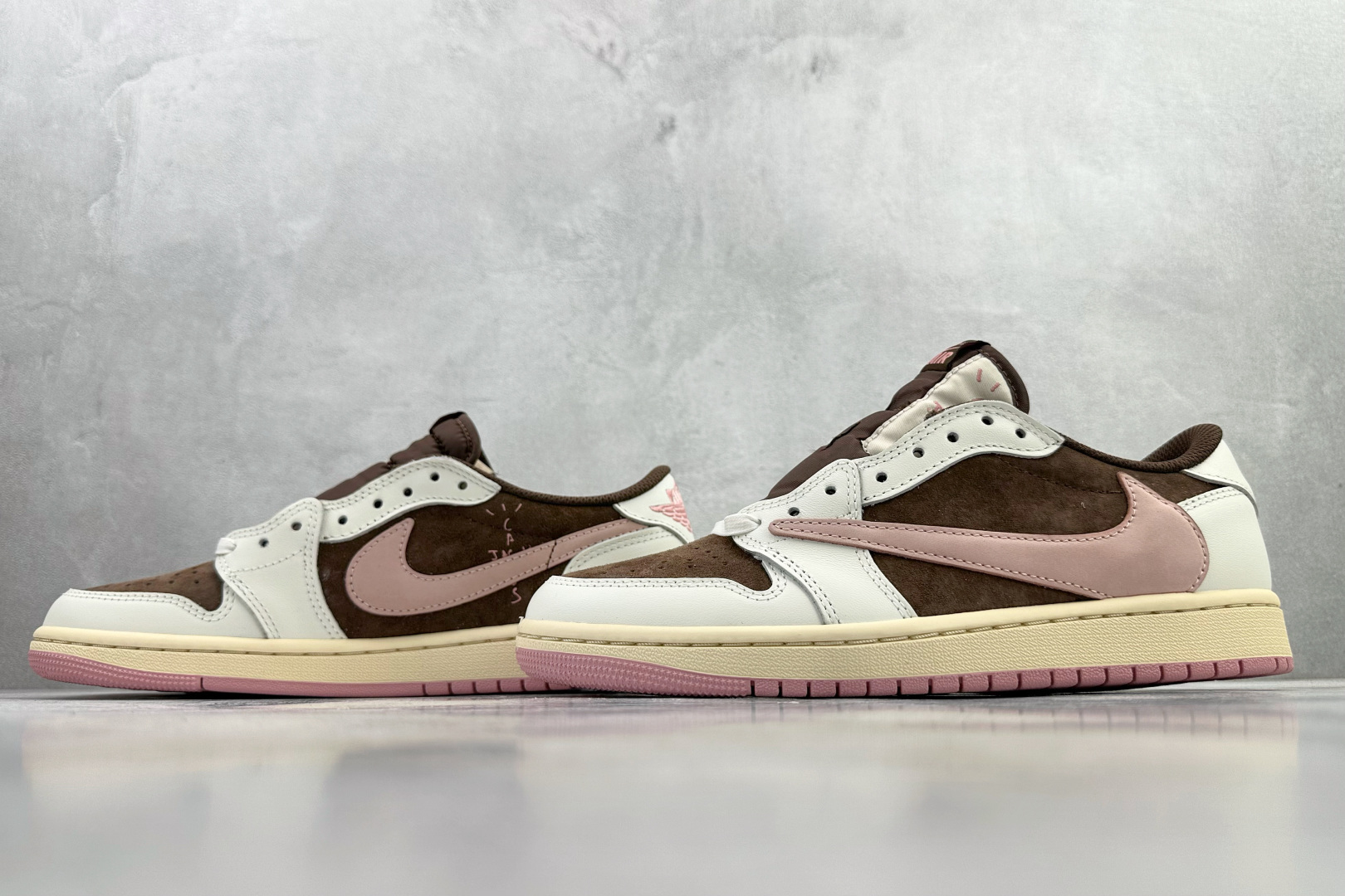 260 Travis Scott x Jordan Air Jordan 1 棕粉 DZ4137-206-Chinese UA Cheap High Quatity Brand Clothes Bags handbags Sneakers wholesale wholesaler seller from China Factory suppliers Fashion Clothing Shoes best Quality Beautiful Price 260 Travis Scott x Jordan Air Jordan 1 棕粉 DZ4137-206