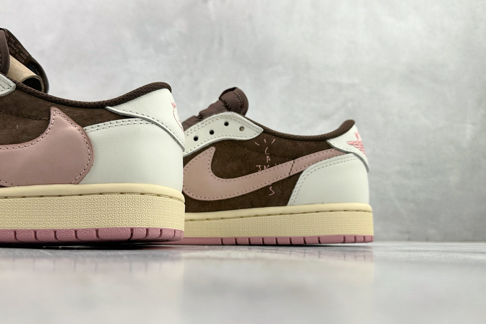 260 Travis Scott x Jordan Air Jordan 1 棕粉 DZ4137-206-Chinese UA Cheap High Quatity Brand Clothes Bags handbags Sneakers wholesale wholesaler seller from China Factory suppliers Fashion Clothing Shoes best Quality Beautiful Price 260 Travis Scott x Jordan Air Jordan 1 棕粉 DZ4137-206