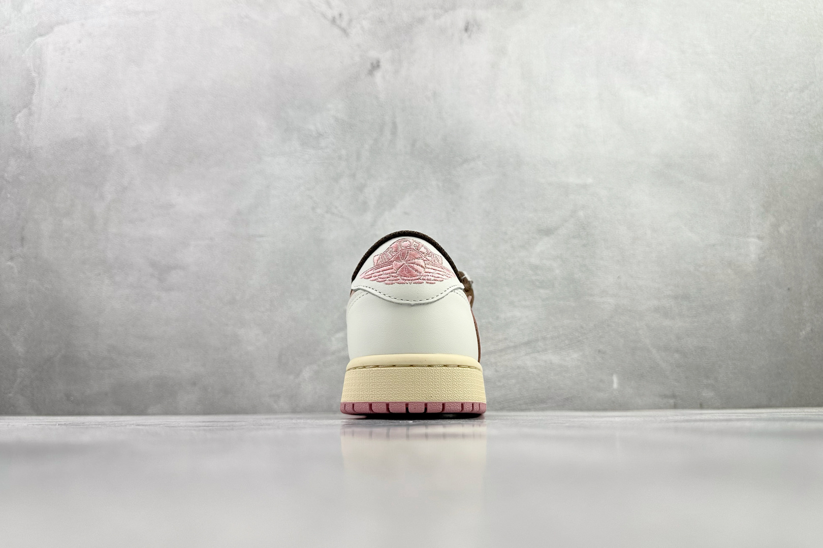 260 Travis Scott x Jordan Air Jordan 1 棕粉 DZ4137-206-Chinese UA Cheap High Quatity Brand Clothes Bags handbags Sneakers wholesale wholesaler seller from China Factory suppliers Fashion Clothing Shoes best Quality Beautiful Price 260 Travis Scott x Jordan Air Jordan 1 棕粉 DZ4137-206