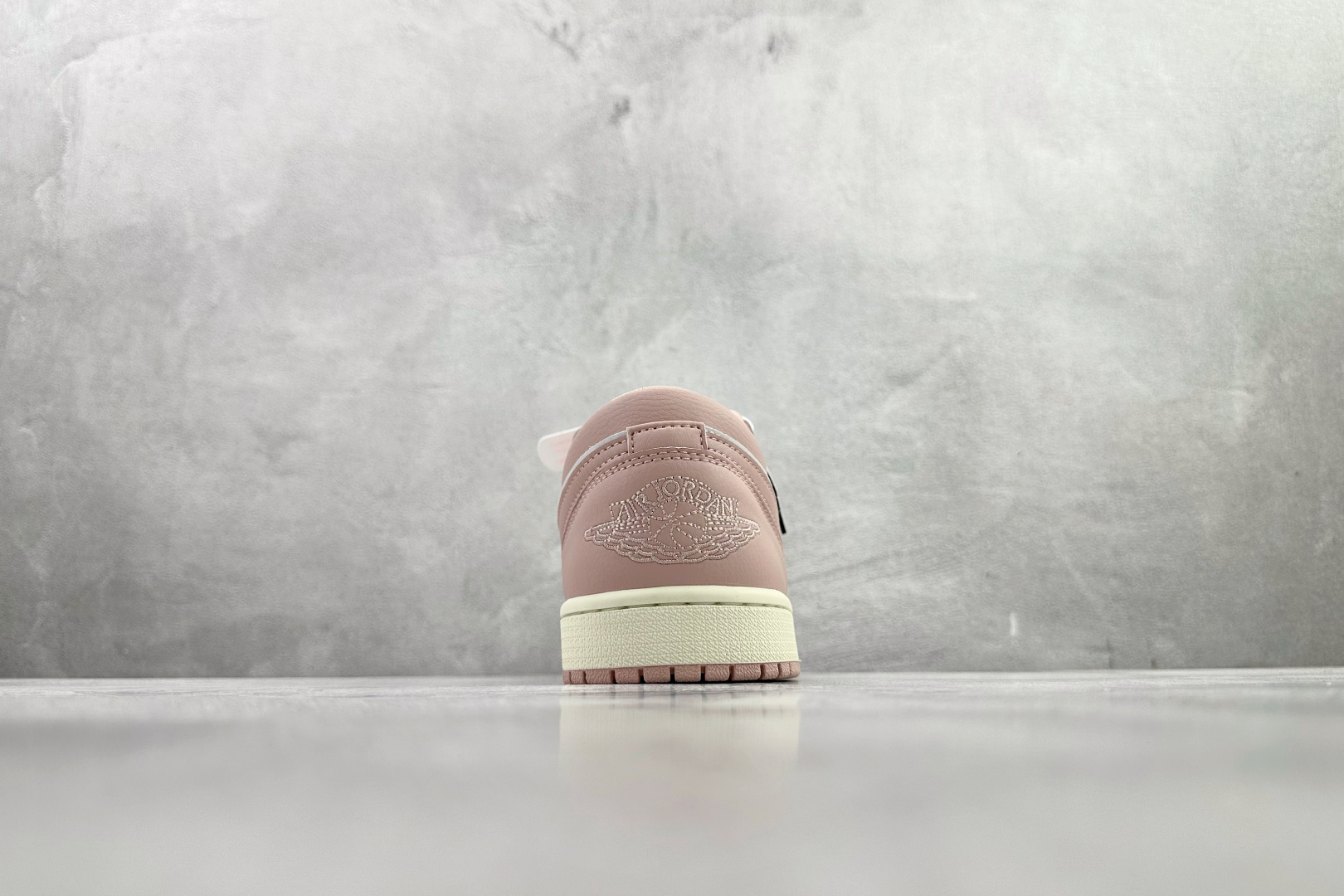 210 平台爆款 Jordan Air Jordan 1 Low 粉白色 DC0774-162-Chinese UA Cheap High Quatity Brand Clothes Bags handbags Sneakers wholesale wholesaler seller from China Factory suppliers Fashion Clothing Shoes best Quality Beautiful Price 210 平台爆款 Jordan Air Jordan 1 Low 粉白色 DC0774-162