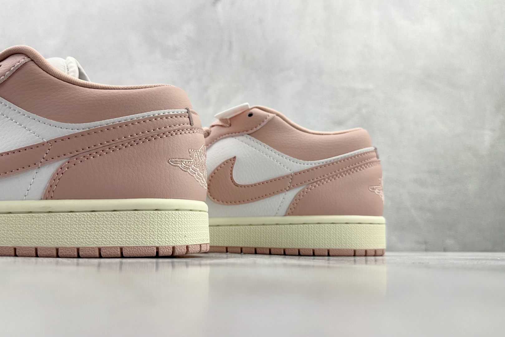 210 平台爆款 Jordan Air Jordan 1 Low 粉白色 DC0774-162-Chinese UA Cheap High Quatity Brand Clothes Bags handbags Sneakers wholesale wholesaler seller from China Factory suppliers Fashion Clothing Shoes best Quality Beautiful Price 210 平台爆款 Jordan Air Jordan 1 Low 粉白色 DC0774-162