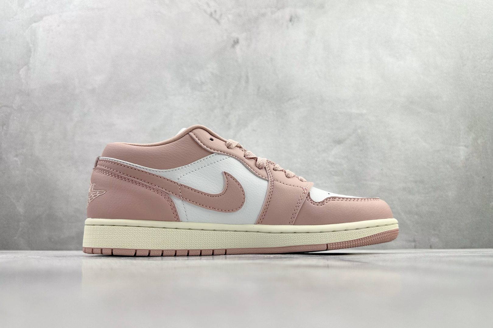210 平台爆款 Jordan Air Jordan 1 Low 粉白色 DC0774-162-Chinese UA Cheap High Quatity Brand Clothes Bags handbags Sneakers wholesale wholesaler seller from China Factory suppliers Fashion Clothing Shoes best Quality Beautiful Price 210 平台爆款 Jordan Air Jordan 1 Low 粉白色 DC0774-162