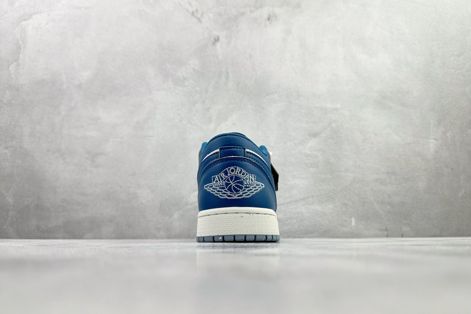 210 平台爆款 Jordan Air Jordan 1 Low 蓝色 FN5214-141-Chinese UA Cheap High Quatity Brand Clothes Bags handbags Sneakers wholesale wholesaler seller from China Factory suppliers Fashion Clothing Shoes best Quality Beautiful Price 210 平台爆款 Jordan Air Jordan 1 Low 蓝色 FN5214-141
