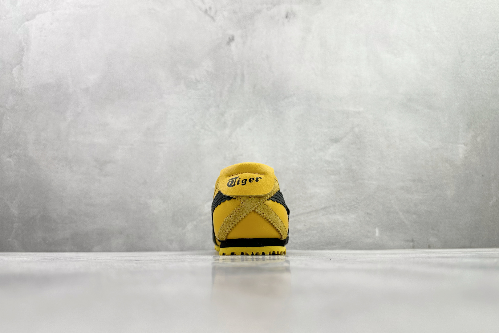 渠道特供 Onitsuka Tiger鬼塚虎 MEXICO 66 TGRS 黄黑色 1182A678-750