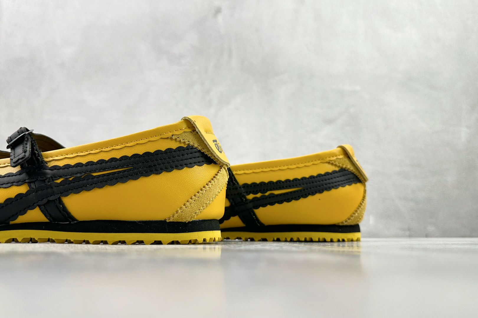 渠道特供 Onitsuka Tiger鬼塚虎 MEXICO 66 TGRS 黄黑色 1182A678-750