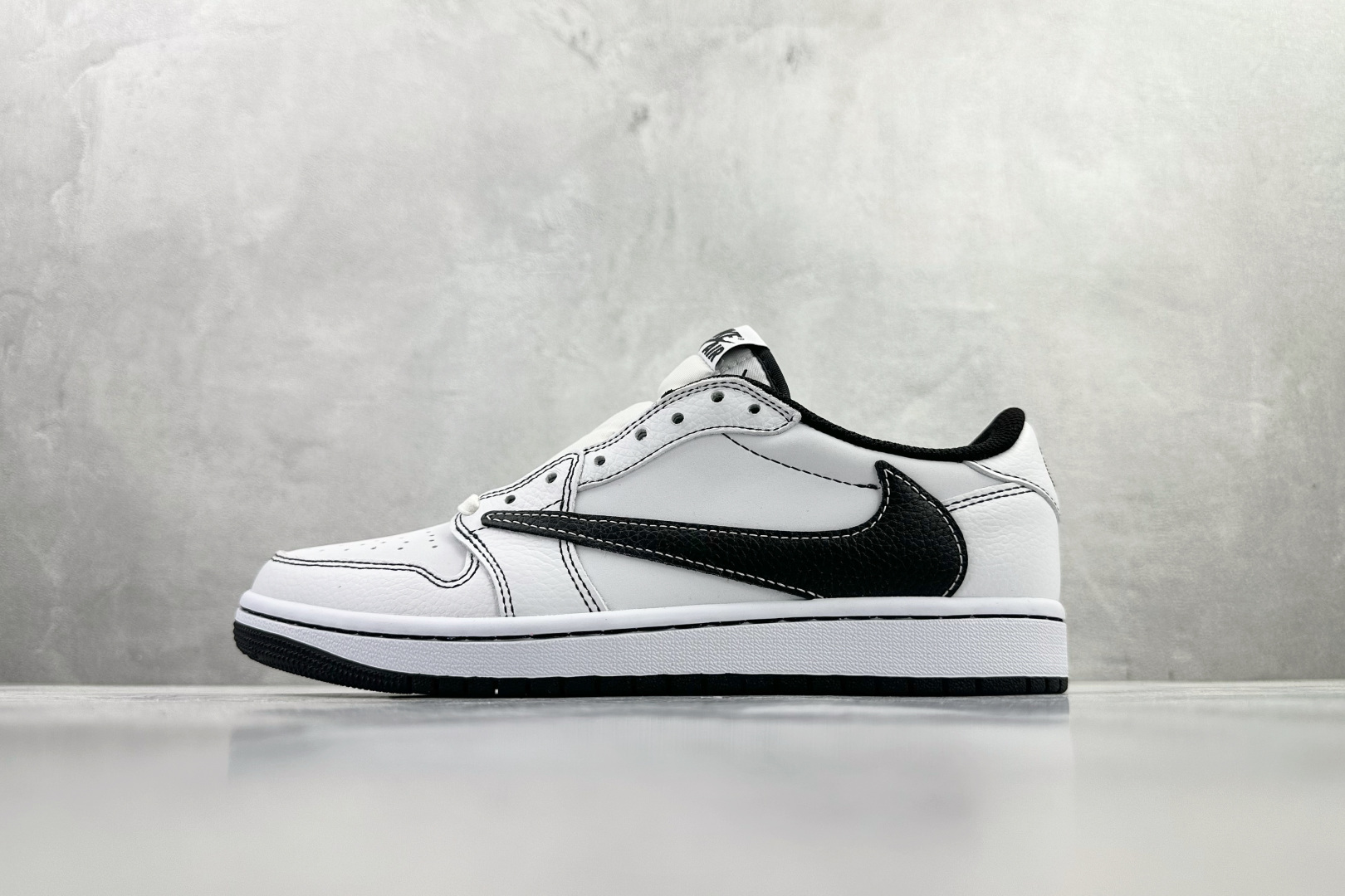 260 Travis Scott x Jordan Air Jordan 1 白黑倒钩 XZ6666-002-Chinese UA Cheap High Quatity Brand Clothes Bags handbags Sneakers wholesale wholesaler seller from China Factory suppliers Fashion Clothing Shoes best Quality Beautiful Price 260 Travis Scott x Jordan Air Jordan 1 白黑倒钩 XZ6666-002