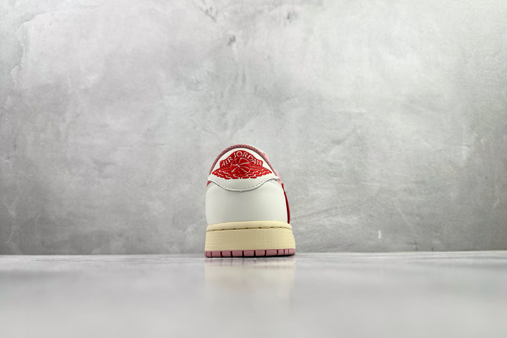 Travis Scott x Jordan Air Jordan 1 Low 倒钩 粉白 DM7866-100