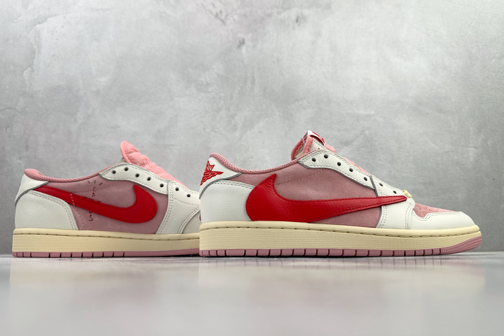 Travis Scott x Jordan Air Jordan 1 Low 倒钩 粉白 DM7866-100