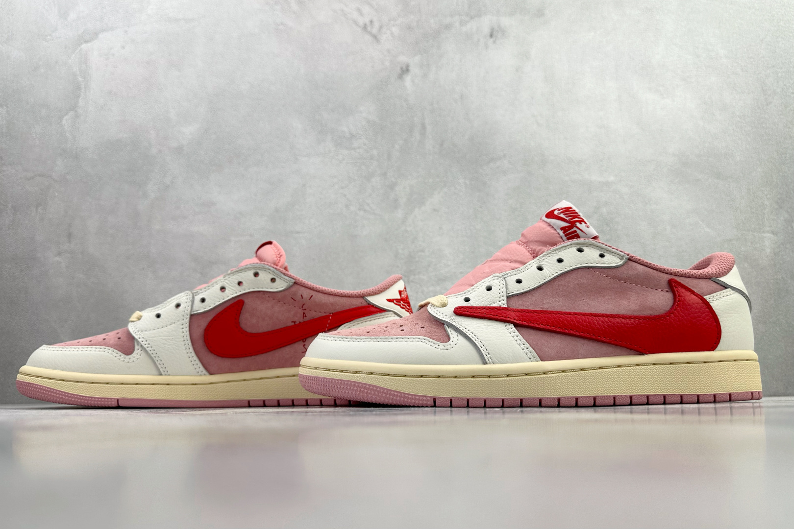 Travis Scott x Jordan Air Jordan 1 Low 倒钩 粉白 DM7866-100