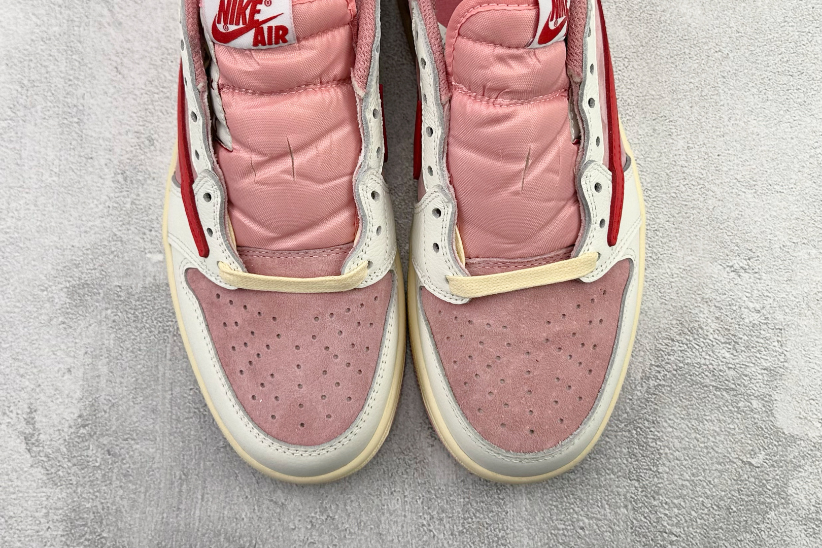 Travis Scott x Jordan Air Jordan 1 Low 倒钩 粉白 DM7866-100