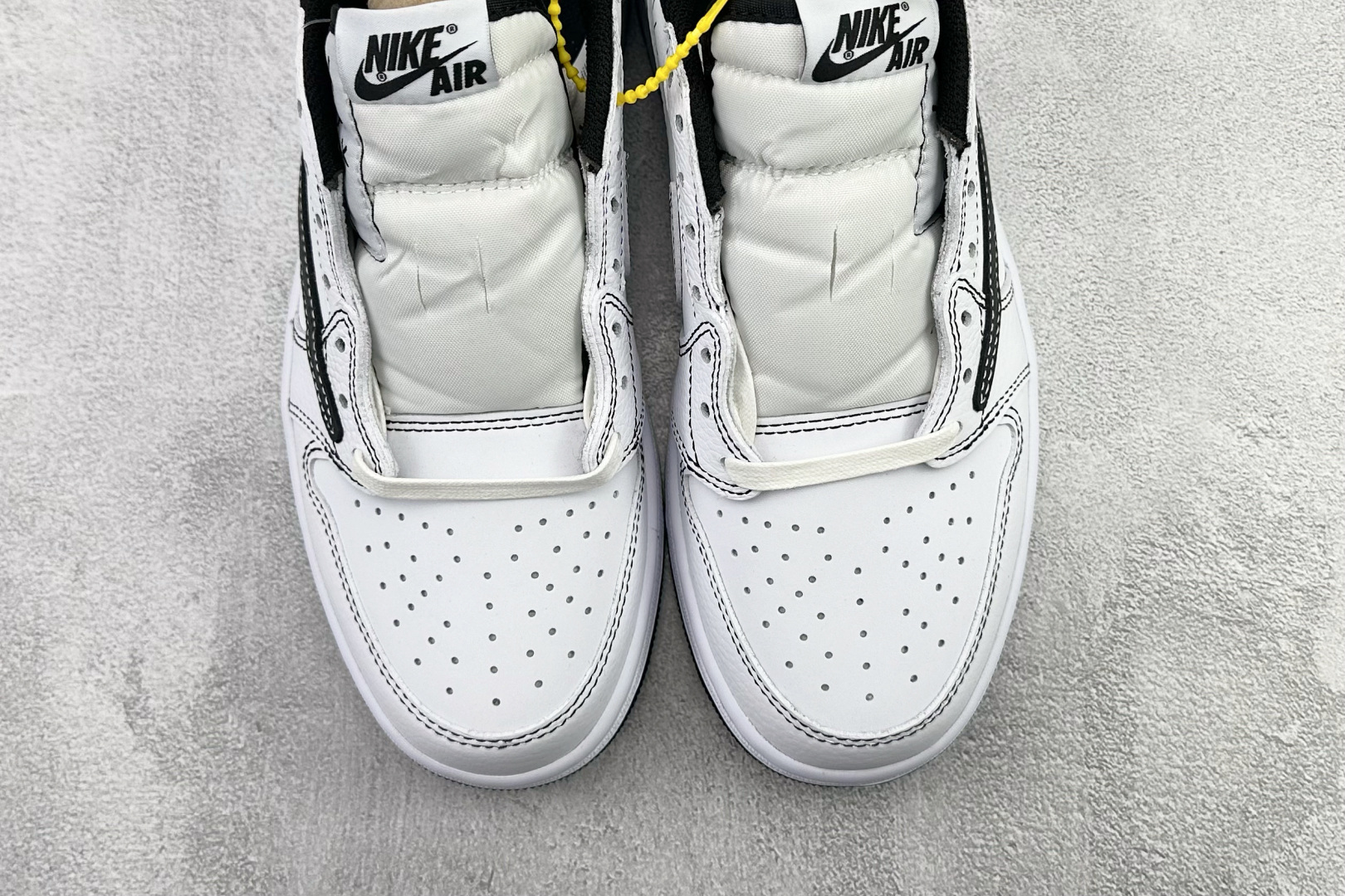 260 Travis Scott x Jordan Air Jordan 1 白黑倒钩 XZ6666-002-Chinese UA Cheap High Quatity Brand Clothes Bags handbags Sneakers wholesale wholesaler seller from China Factory suppliers Fashion Clothing Shoes best Quality Beautiful Price 260 Travis Scott x Jordan Air Jordan 1 白黑倒钩 XZ6666-002