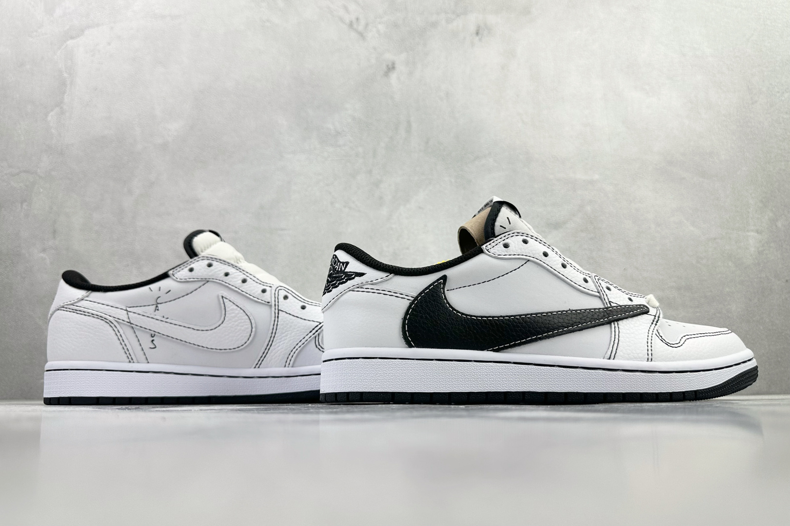 260 Travis Scott x Jordan Air Jordan 1 白黑倒钩 XZ6666-002-Chinese UA Cheap High Quatity Brand Clothes Bags handbags Sneakers wholesale wholesaler seller from China Factory suppliers Fashion Clothing Shoes best Quality Beautiful Price 260 Travis Scott x Jordan Air Jordan 1 白黑倒钩 XZ6666-002