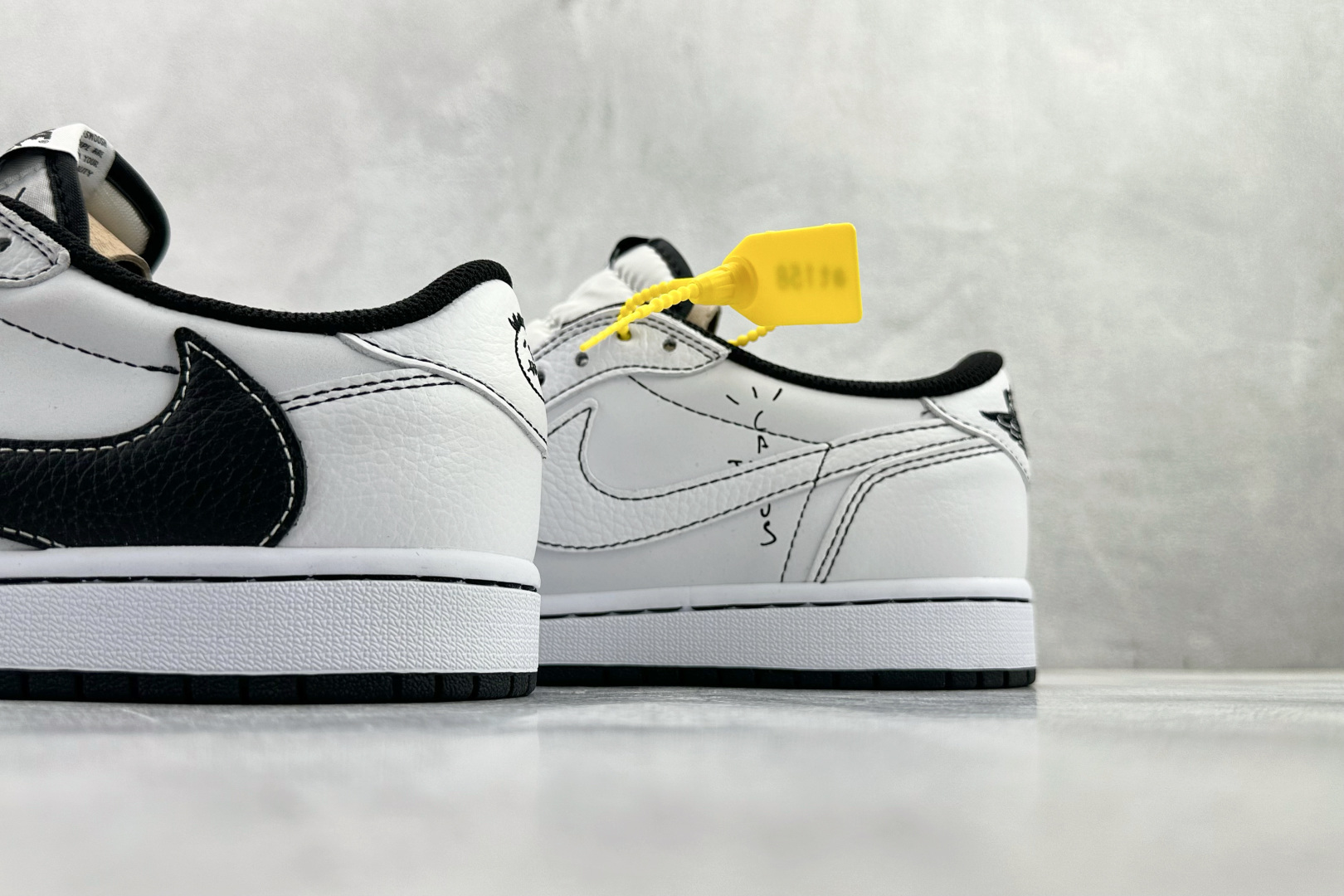 260 Travis Scott x Jordan Air Jordan 1 白黑倒钩 XZ6666-002-Chinese UA Cheap High Quatity Brand Clothes Bags handbags Sneakers wholesale wholesaler seller from China Factory suppliers Fashion Clothing Shoes best Quality Beautiful Price 260 Travis Scott x Jordan Air Jordan 1 白黑倒钩 XZ6666-002