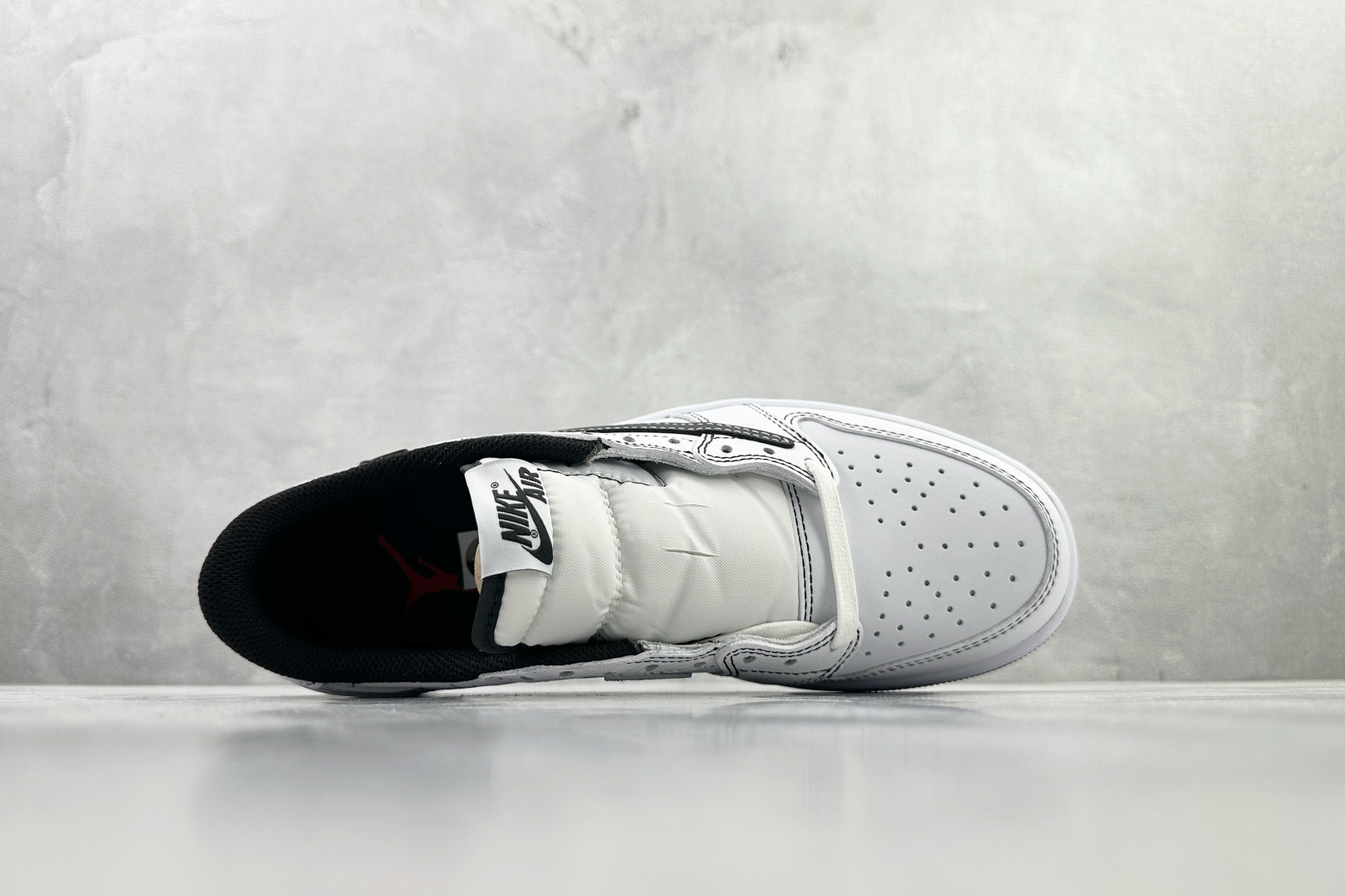 260 Travis Scott x Jordan Air Jordan 1 白黑倒钩 XZ6666-002-Chinese UA Cheap High Quatity Brand Clothes Bags handbags Sneakers wholesale wholesaler seller from China Factory suppliers Fashion Clothing Shoes best Quality Beautiful Price 260 Travis Scott x Jordan Air Jordan 1 白黑倒钩 XZ6666-002
