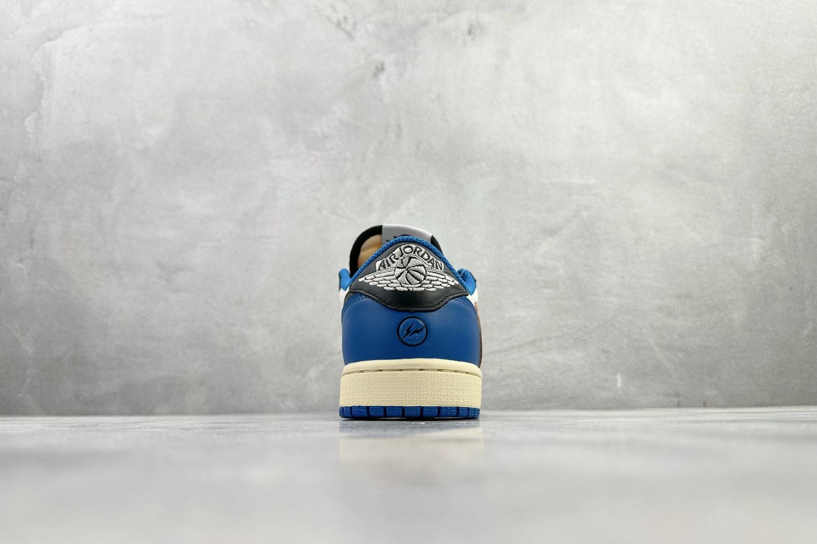 260 Travis Scott x Fragment Design x Jordan Air Jordan 1 OG款 Low SP 倒钩2.0 三方联名闪电 白蓝黑 DM7866-140-Chinese UA Cheap High Quatity Brand Clothes Bags handbags Sneakers wholesale wholesaler seller from China Factory suppliers Fashion Clothing Shoes best Quality Beautiful Price 260 Travis Scott x Fragment Design x Jordan Air Jordan 1 OG款 Low SP 倒钩2.0 三方联名闪电 白蓝黑 DM7866-140