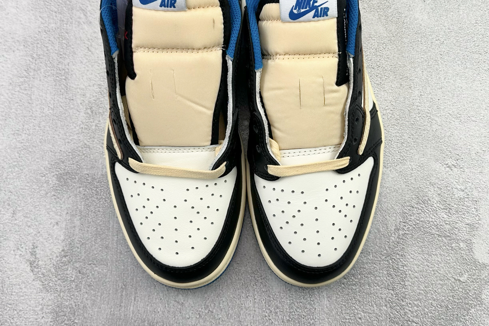 260 Travis Scott x Fragment Design x Jordan Air Jordan 1 OG款 Low SP 倒钩2.0 三方联名闪电 白蓝黑 DM7866-140-Chinese UA Cheap High Quatity Brand Clothes Bags handbags Sneakers wholesale wholesaler seller from China Factory suppliers Fashion Clothing Shoes best Quality Beautiful Price 260 Travis Scott x Fragment Design x Jordan Air Jordan 1 OG款 Low SP 倒钩2.0 三方联名闪电 白蓝黑 DM7866-140