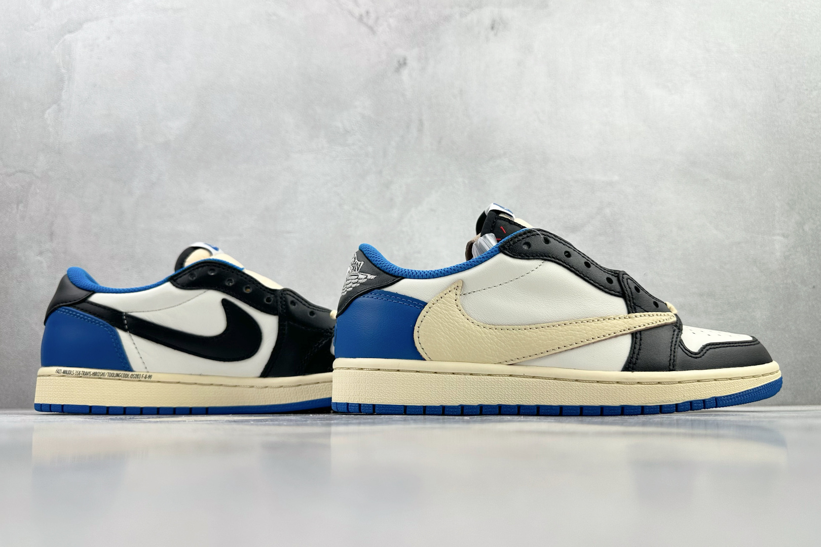 260 Travis Scott x Fragment Design x Jordan Air Jordan 1 OG款 Low SP 倒钩2.0 三方联名闪电 白蓝黑 DM7866-140-Chinese UA Cheap High Quatity Brand Clothes Bags handbags Sneakers wholesale wholesaler seller from China Factory suppliers Fashion Clothing Shoes best Quality Beautiful Price 260 Travis Scott x Fragment Design x Jordan Air Jordan 1 OG款 Low SP 倒钩2.0 三方联名闪电 白蓝黑 DM7866-140