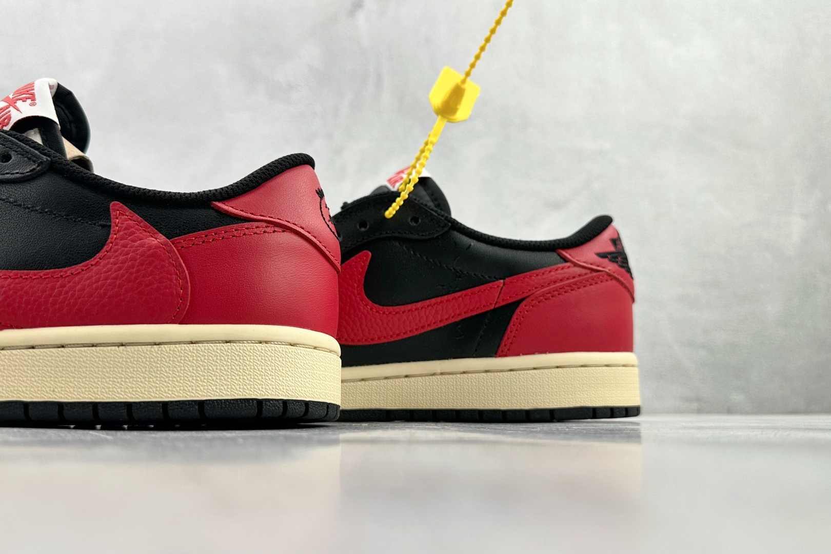 260 Travis Scott x Jordan Air Jordan 1 黑红 DM7866-061-Chinese UA Cheap High Quatity Brand Clothes Bags handbags Sneakers wholesale wholesaler seller from China Factory suppliers Fashion Clothing Shoes best Quality Beautiful Price 260 Travis Scott x Jordan Air Jordan 1 黑红 DM7866-061