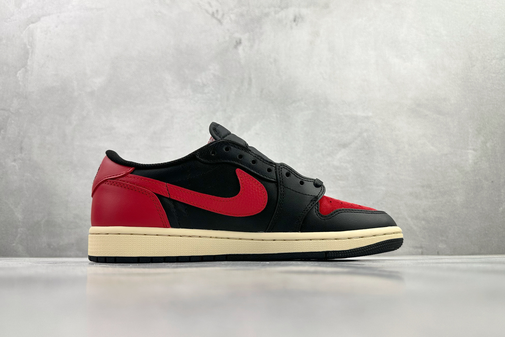 260 Travis Scott x Jordan Air Jordan 1 黑红 DM7866-061-Chinese UA Cheap High Quatity Brand Clothes Bags handbags Sneakers wholesale wholesaler seller from China Factory suppliers Fashion Clothing Shoes best Quality Beautiful Price 260 Travis Scott x Jordan Air Jordan 1 黑红 DM7866-061