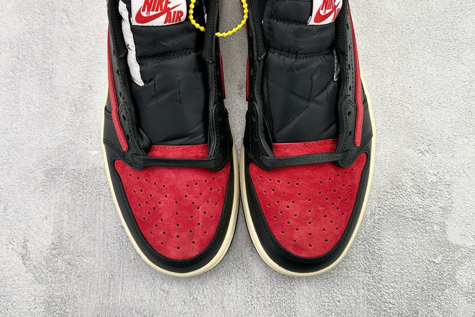 260 Travis Scott x Jordan Air Jordan 1 黑红 DM7866-061-Chinese UA Cheap High Quatity Brand Clothes Bags handbags Sneakers wholesale wholesaler seller from China Factory suppliers Fashion Clothing Shoes best Quality Beautiful Price 260 Travis Scott x Jordan Air Jordan 1 黑红 DM7866-061