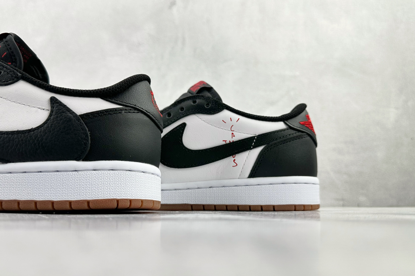 定制球鞋 Travis Scott x Jordan Air Jordan 1 撒旦倒钩7.0Low 黑白 DZ4137-700