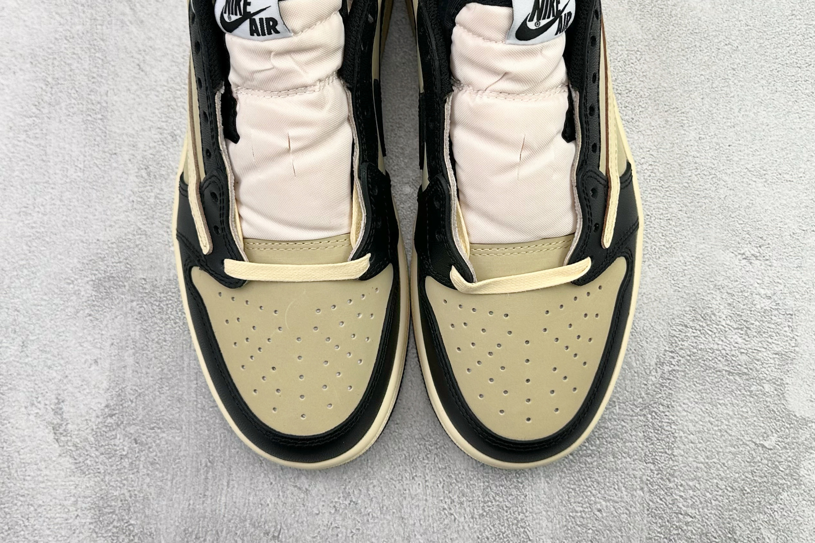 Travis Scott x Jordan Air Jordan 1 Low 米黑 DM7866-201
