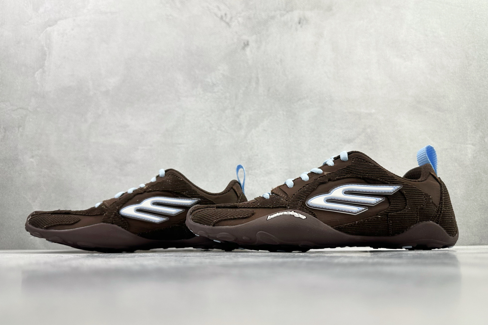 Balenciaga巴黎世家 Monday Ultra 棕色 853508WMNDI-Chinese wholesaler seller Clothes Bags handbags wholesale Shoes High Quatity wholesaler seller Cheap Sneakers from China Factory Chinese suppliers china wholesale clothing wholesaler seller Balenciaga巴黎世家 Monday Ultra 棕色 853508WMNDI