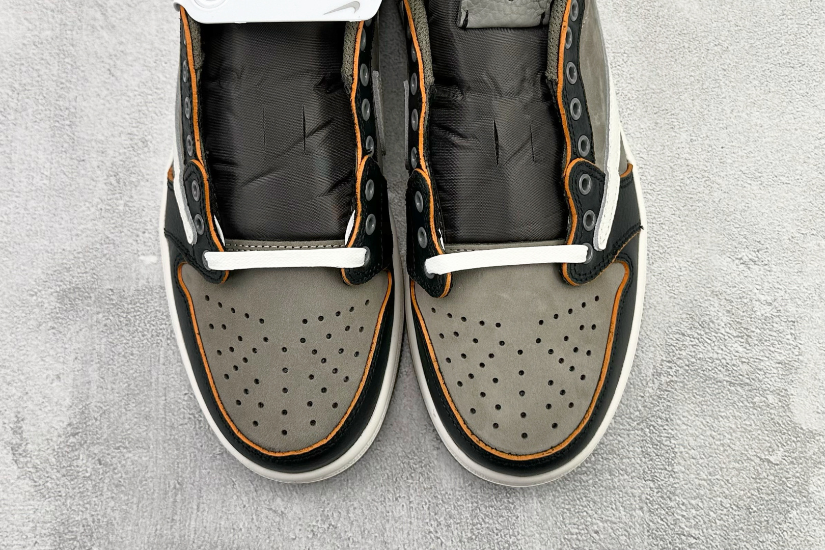 河源 Travis Scott x Jordan Air Jordan 1 灰白货号：CQ4277 01