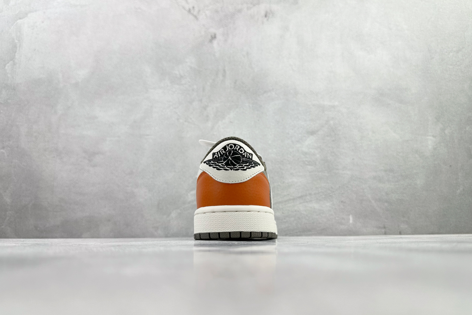 河源 Travis Scott x Jordan Air Jordan 1 灰白货号：CQ4277 01