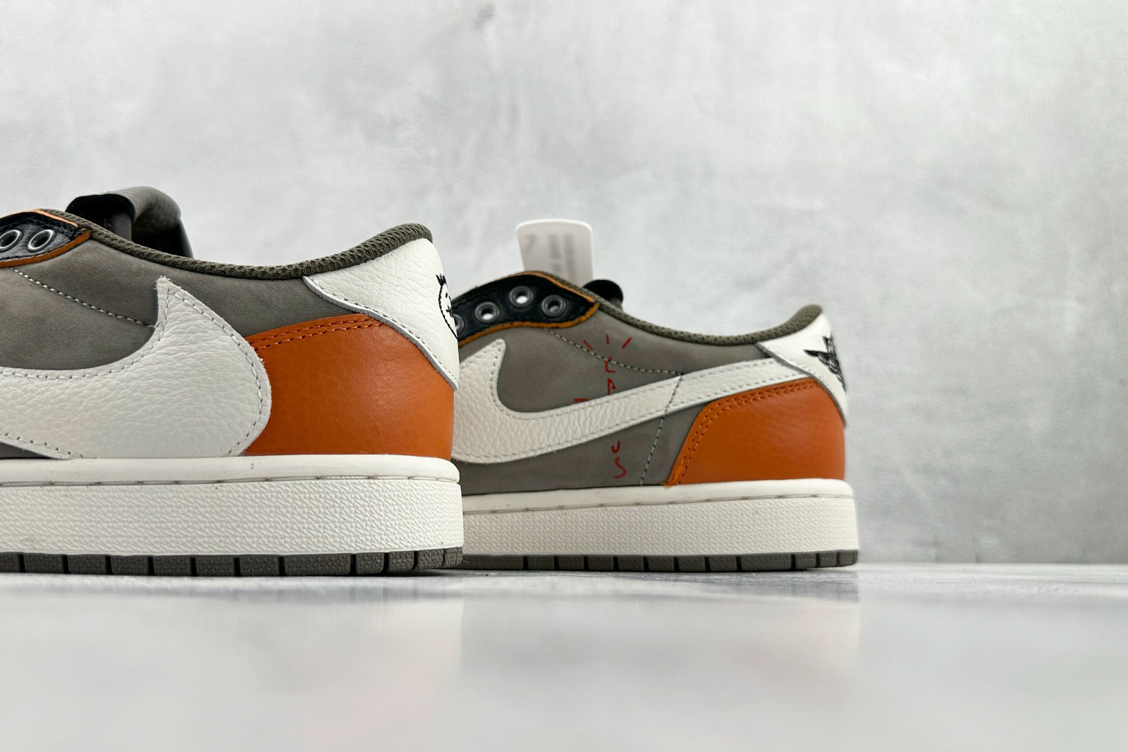河源 Travis Scott x Jordan Air Jordan 1 灰白货号：CQ4277 01