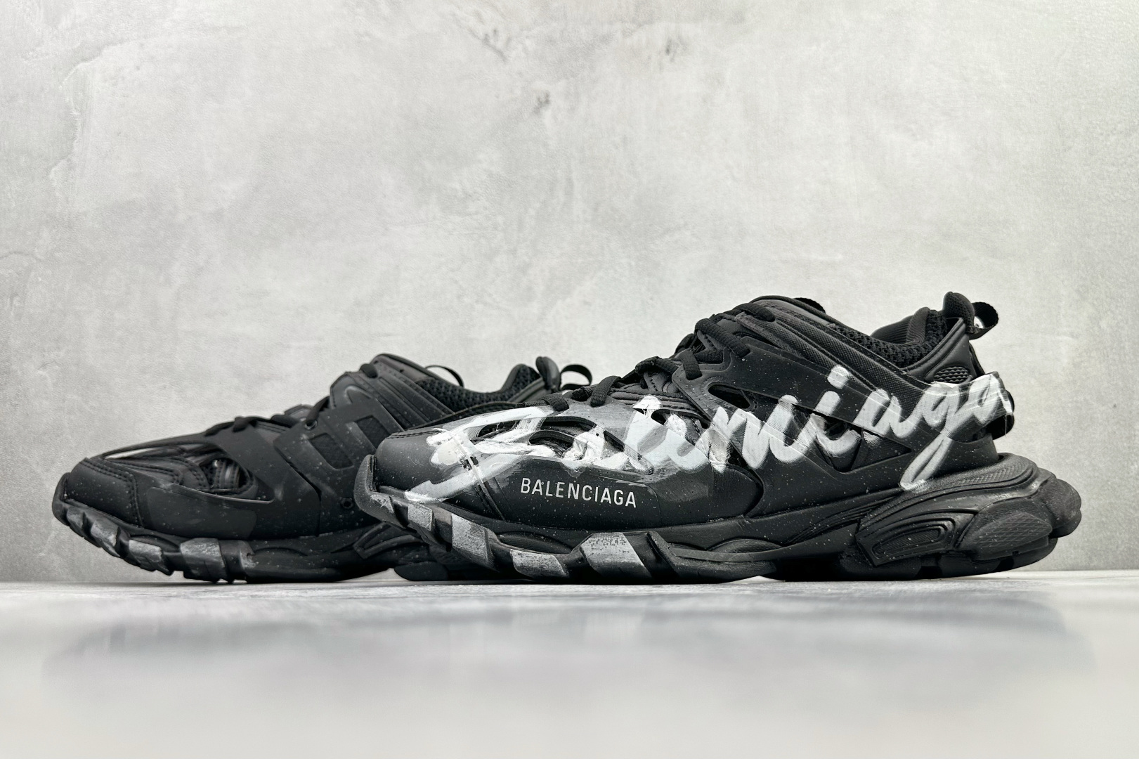 420 Balenciaga巴黎世家 Track Signature 黑色 542023WTRHW-Chinese UA Cheap High Quatity Brand Clothes Bags handbags Sneakers wholesale wholesaler seller from China Factory suppliers Fashion Clothing Shoes best Quality Beautiful Price 420 Balenciaga巴黎世家 Track Signature 黑色 542023WTRHW