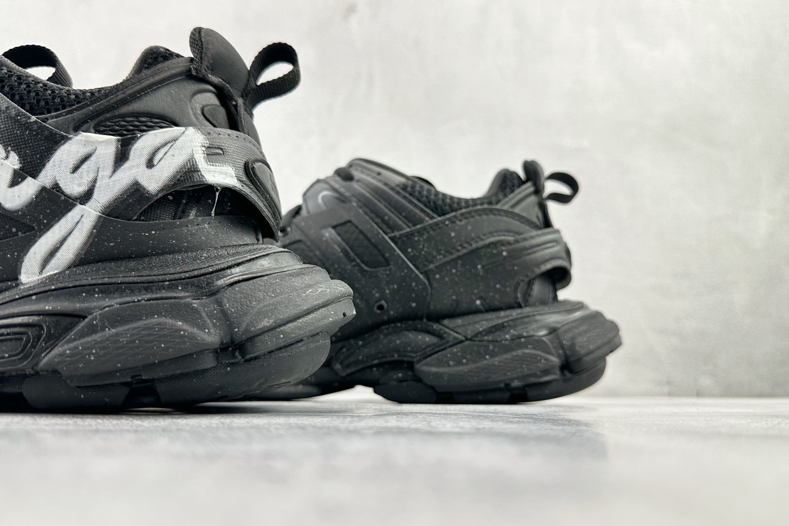 420 Balenciaga巴黎世家 Track Signature 黑色 542023WTRHW-Chinese UA Cheap High Quatity Brand Clothes Bags handbags Sneakers wholesale wholesaler seller from China Factory suppliers Fashion Clothing Shoes best Quality Beautiful Price 420 Balenciaga巴黎世家 Track Signature 黑色 542023WTRHW