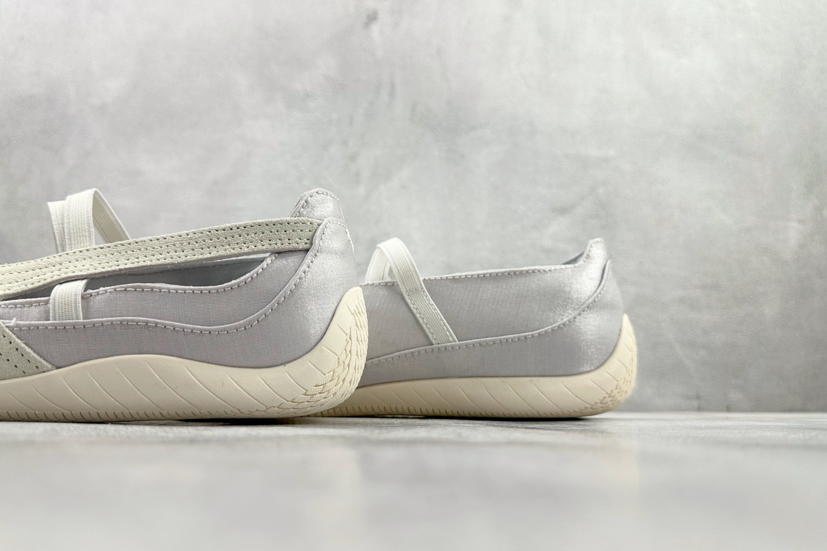 160 PUMA彪马 speedcat Ballet 银白色 404383-03
