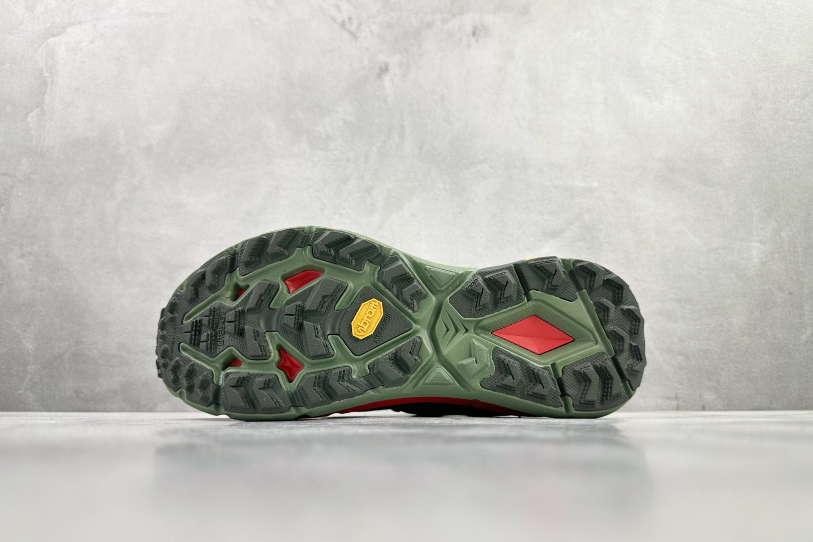 200 平台专供 HOKA ONE ONE Mafate Speed 4 军绿 1129930-TFST-Chinese UA Cheap High Quatity Brand Clothes Bags handbags Sneakers wholesale wholesaler seller from China Factory suppliers Fashion Clothing Shoes best Quality Beautiful Price 200 平台专供 HOKA ONE ONE Mafate Speed 4 军绿 1129930-TFST