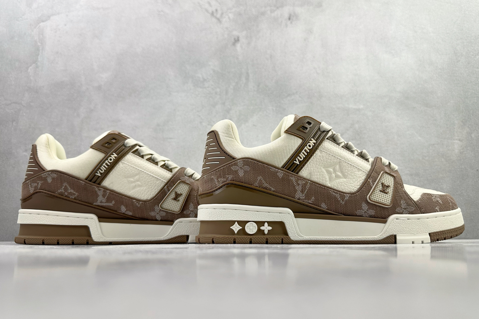 顶级代购品质独立私人订单 LOUIS VUITTON Trainer米棕色 1AJAGZ-Top High Quatity Cheap Sneakers Fashion Clothing Clothes Bags handbags Shoes of all Brand wholesale With The best Quality And Beautiful Price from China Factory Chinese suppliers wholesaler seller 顶级代购品质独立私人订单 LOUIS VUITTON Trainer米棕色 1AJAGZ