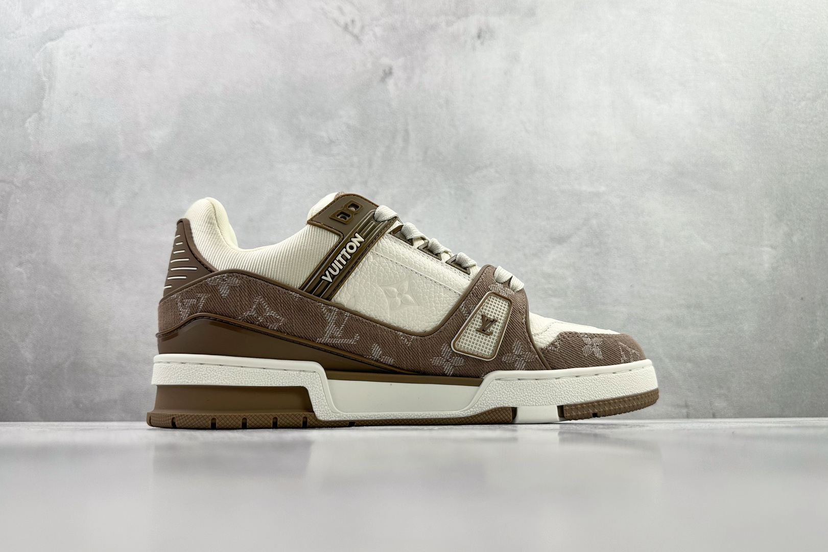 顶级代购品质独立私人订单 LOUIS VUITTON Trainer米棕色 1AJAGZ-Top High Quatity Cheap Sneakers Fashion Clothing Clothes Bags handbags Shoes of all Brand wholesale With The best Quality And Beautiful Price from China Factory Chinese suppliers wholesaler seller 顶级代购品质独立私人订单 LOUIS VUITTON Trainer米棕色 1AJAGZ